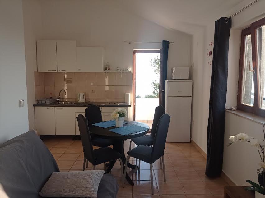 Apartmani Zdenka Savar-Maslina Luaran gambar