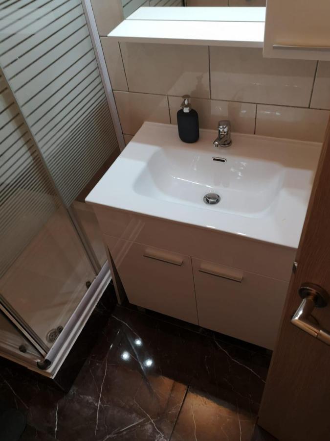 Apartmani Zdenka Savar-Maslina Luaran gambar